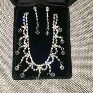EUC Necklace & Earring Set